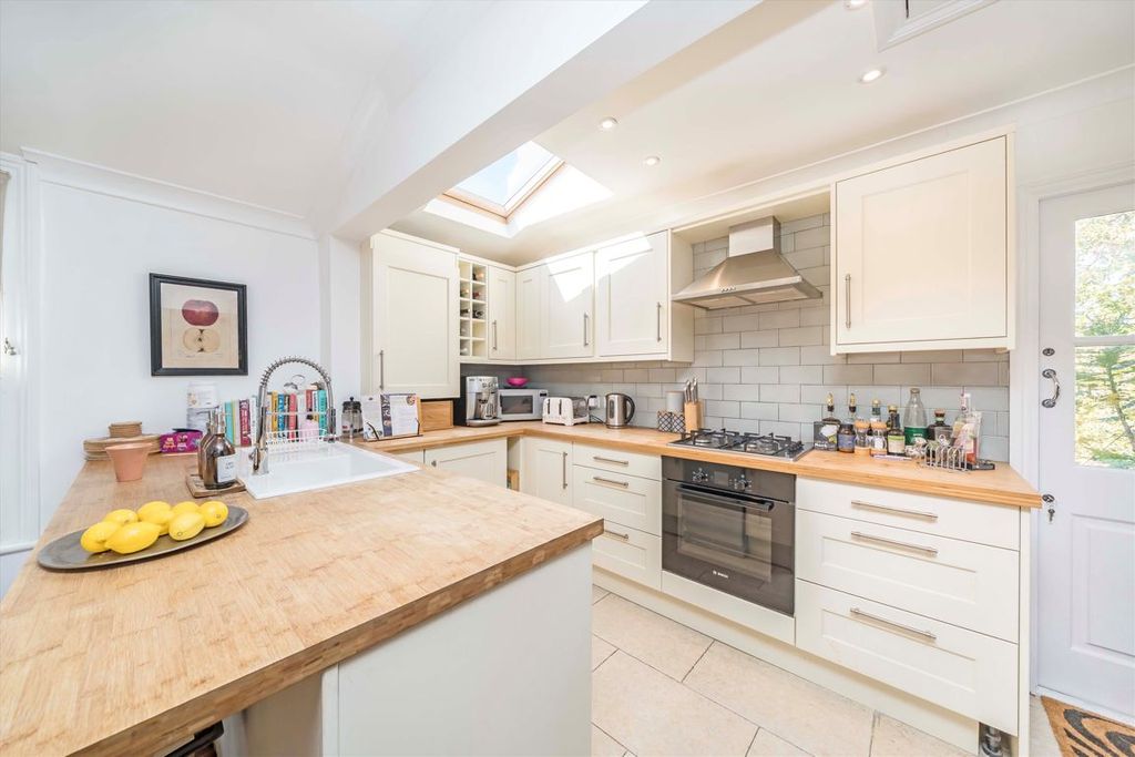 Property photo 3 of 11