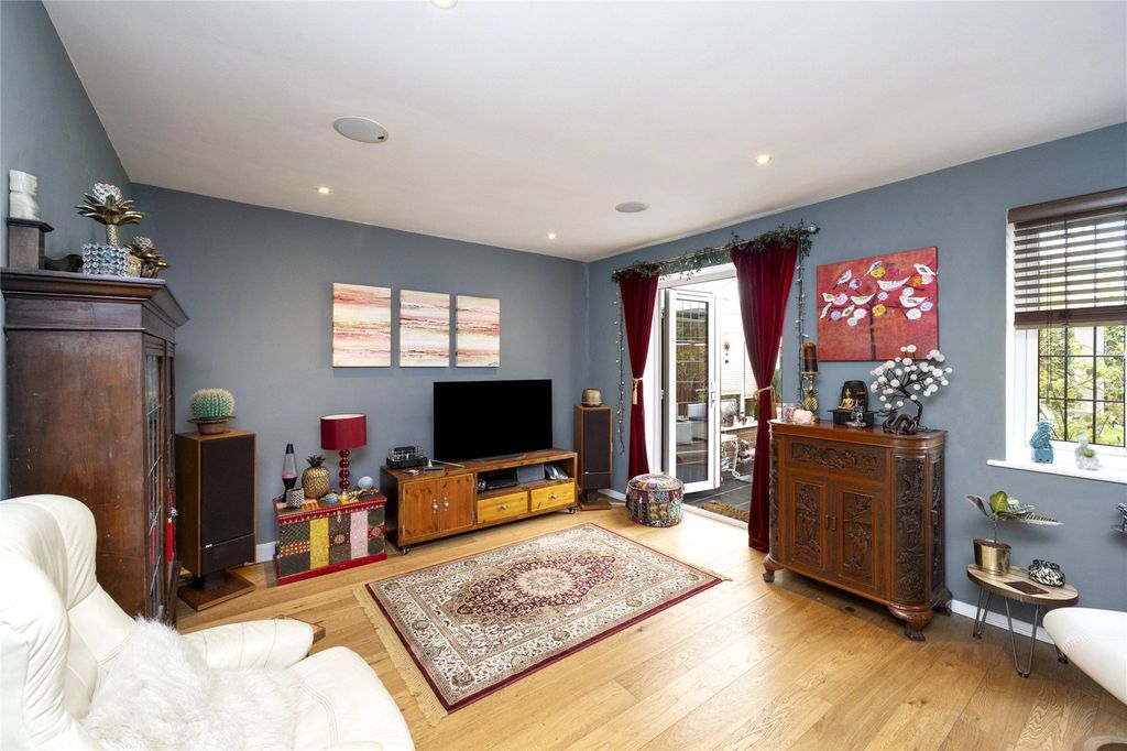 Property photo 3 of 19 Picture No. 24