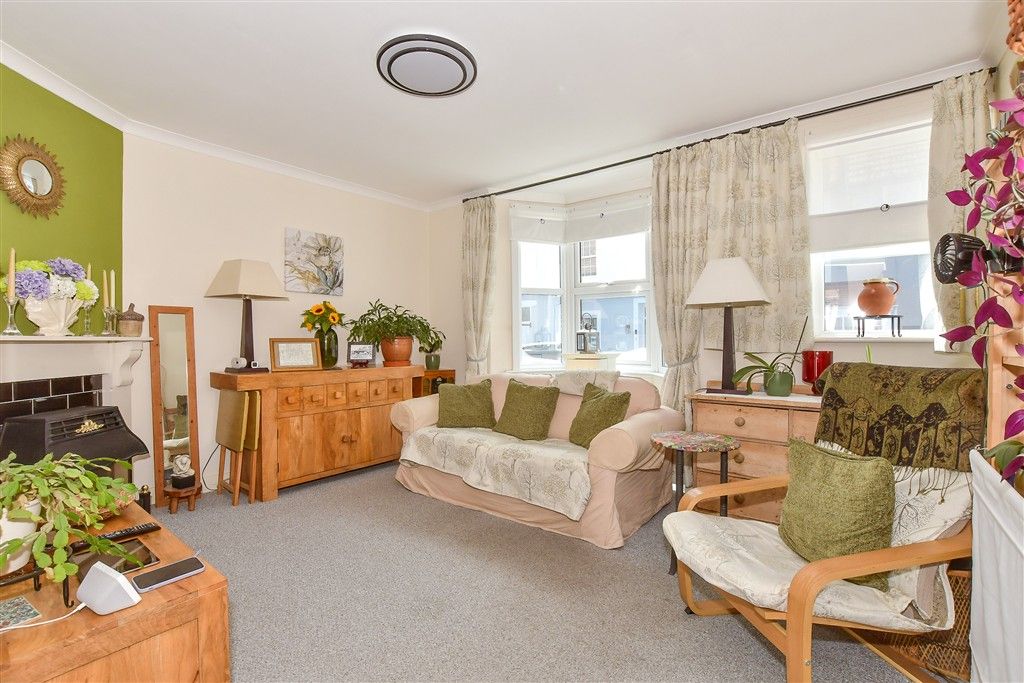 Property photo 3 of 10 Lounge