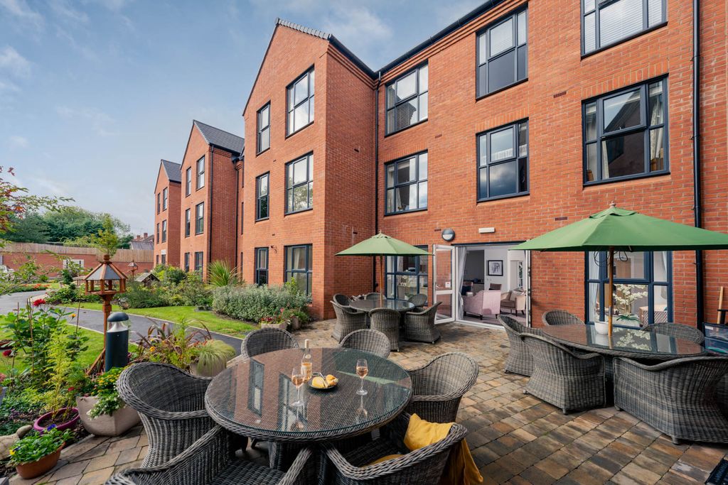 Property photo 3 of 11 Milward Place Gardens