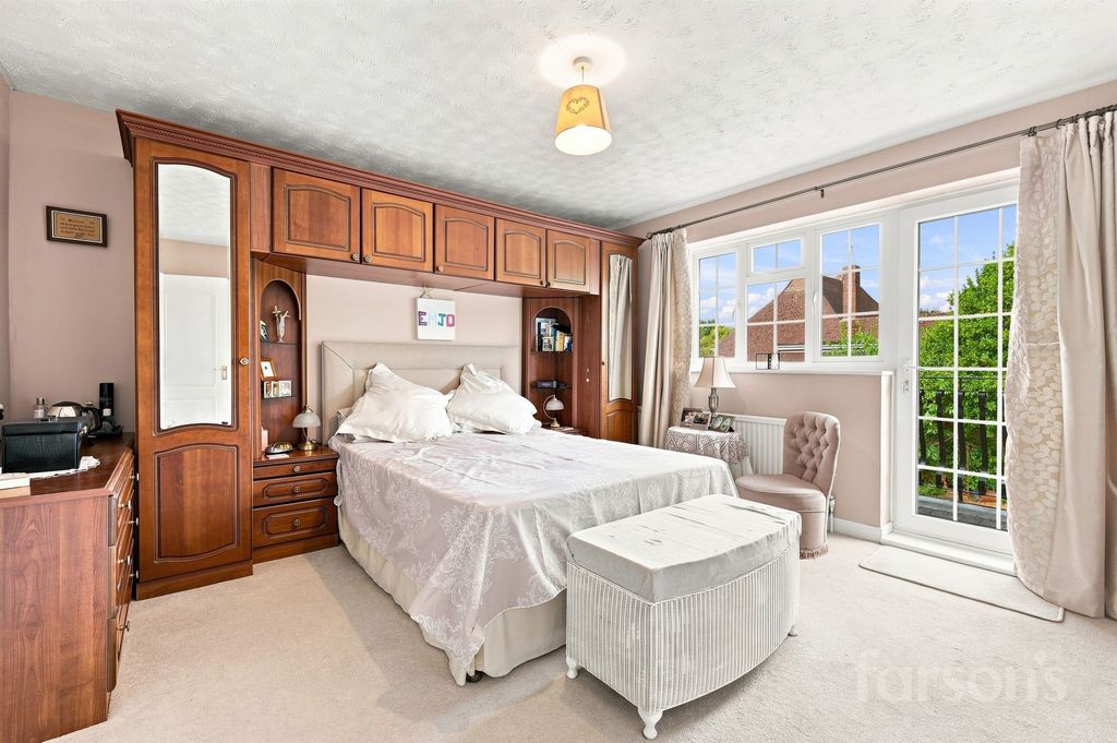 Property photo 3 of 27