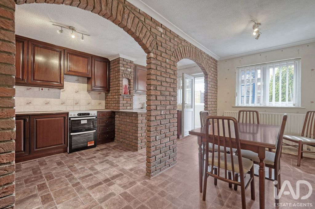 Property photo 3 of 21