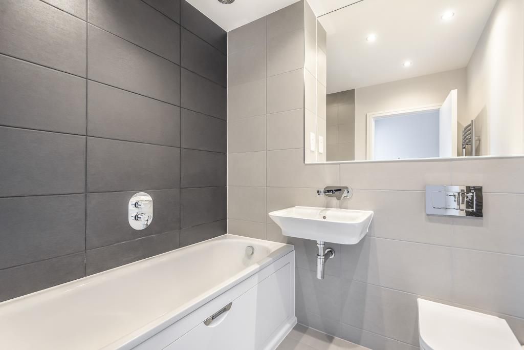 Property photo 2 of 10 Bathroom