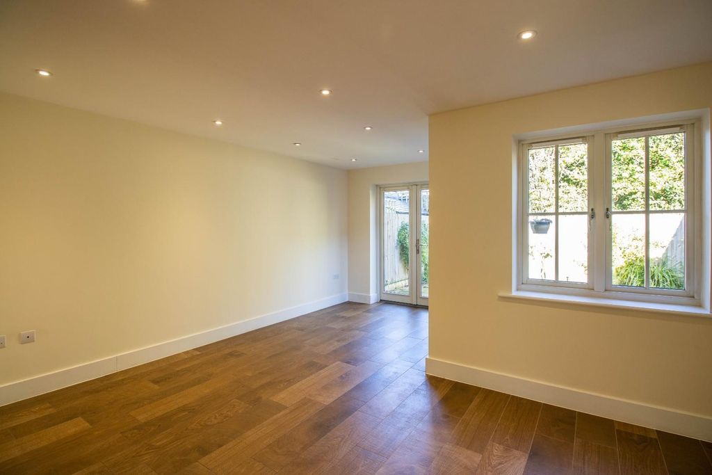 Property photo 2 of 12 Pic-13.Jpg