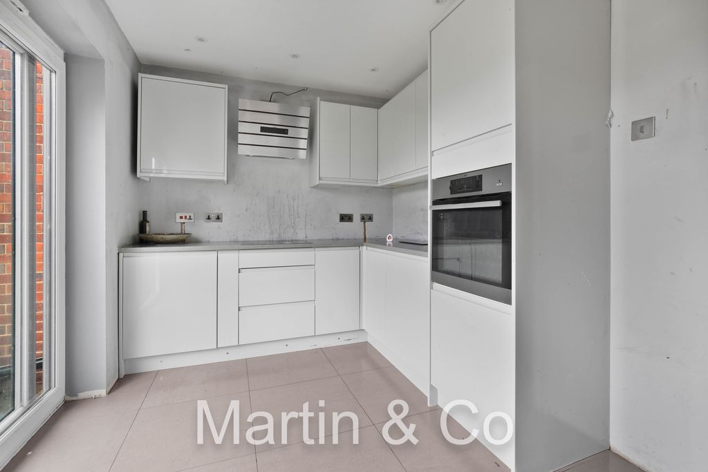 Property photo 3 of 14 Kitchen