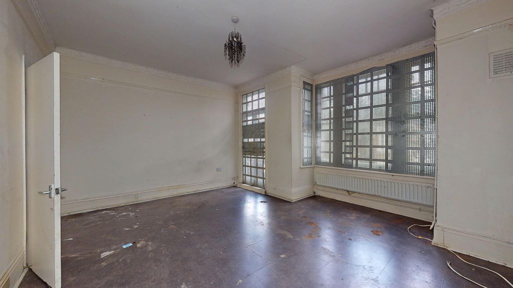 Property photo 3 of 16 Flat B, 40 Atherfold Road, Clapham, London, Sw9 9Lw