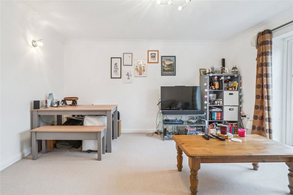 Property photo 3 of 12 Picture 3