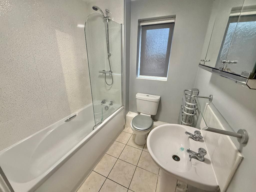 Property photo 3 of 10 Bathroom