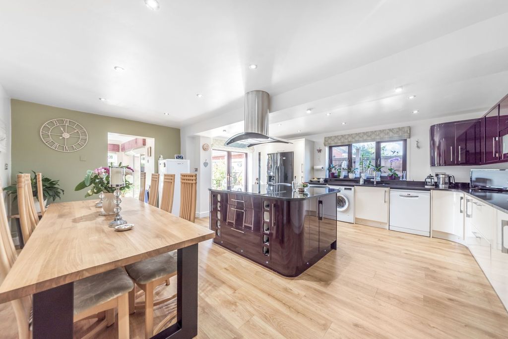 Property photo 3 of 27 Kitchen Diner