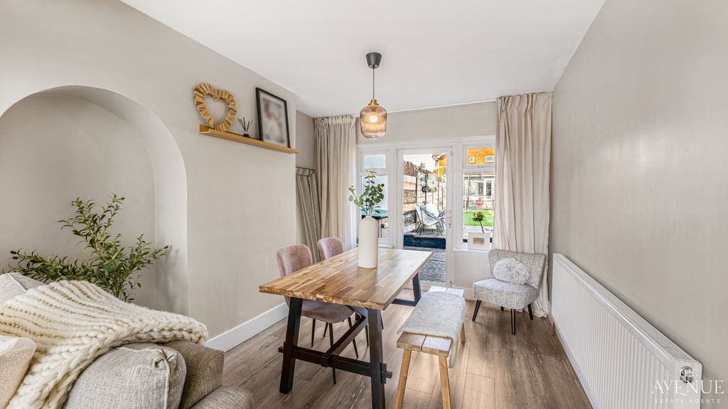 Property photo 2 of 33 5537325