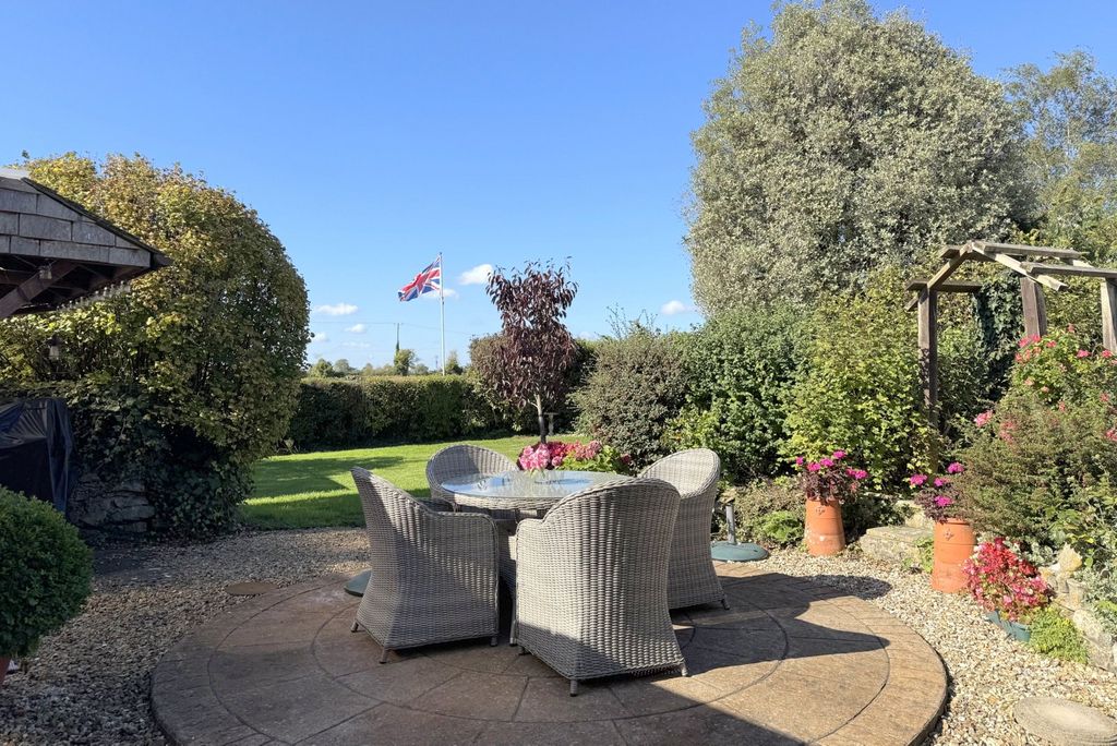 Property photo 2 of 21 Picture No. 35