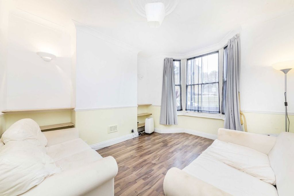 Property photo 2 of 8