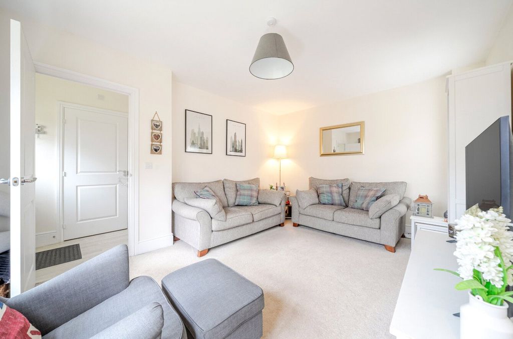 Property photo 2 of 12 Picture No. 11