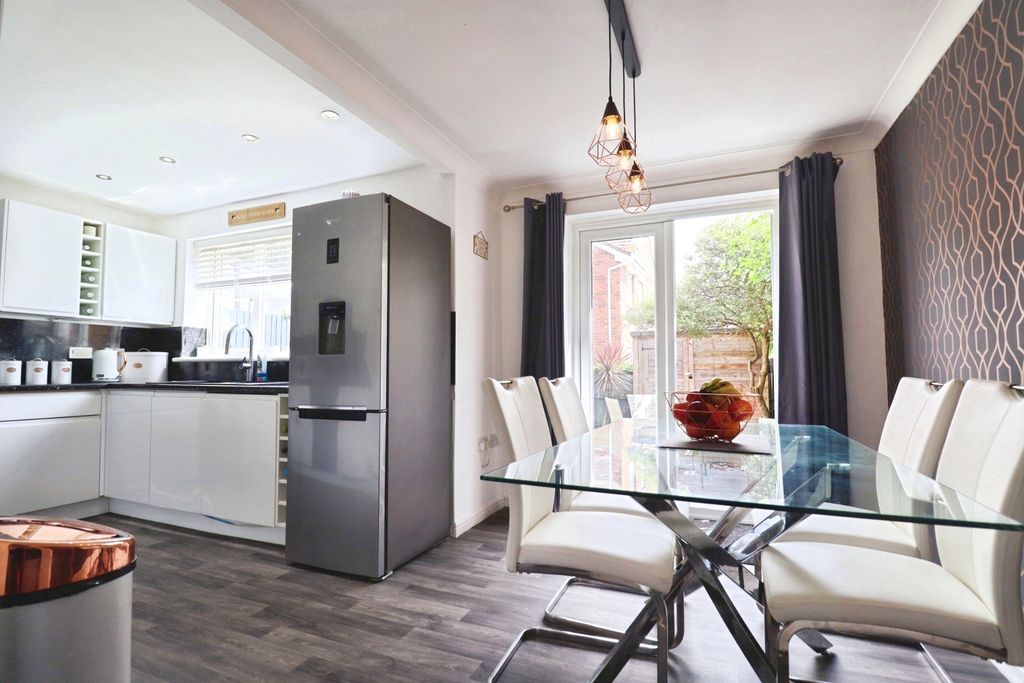 Property photo 2 of 14 Kitchen/Dining Room