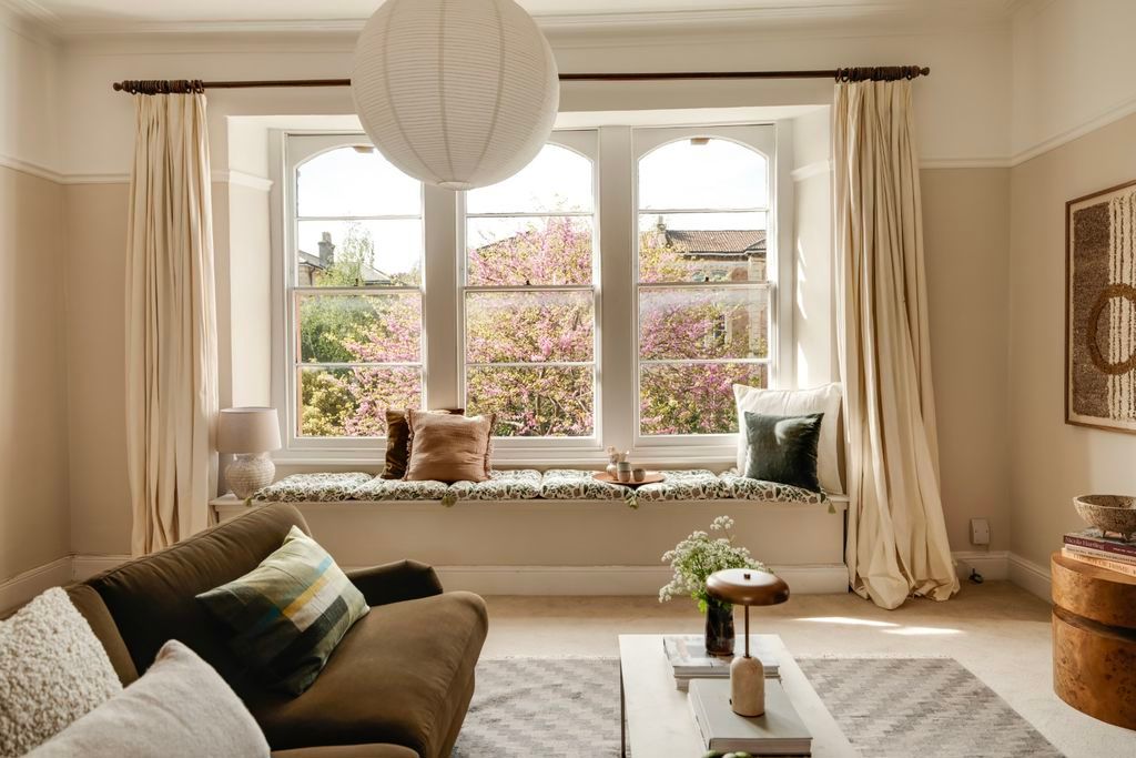 Property photo 3 of 17 Sitting Room