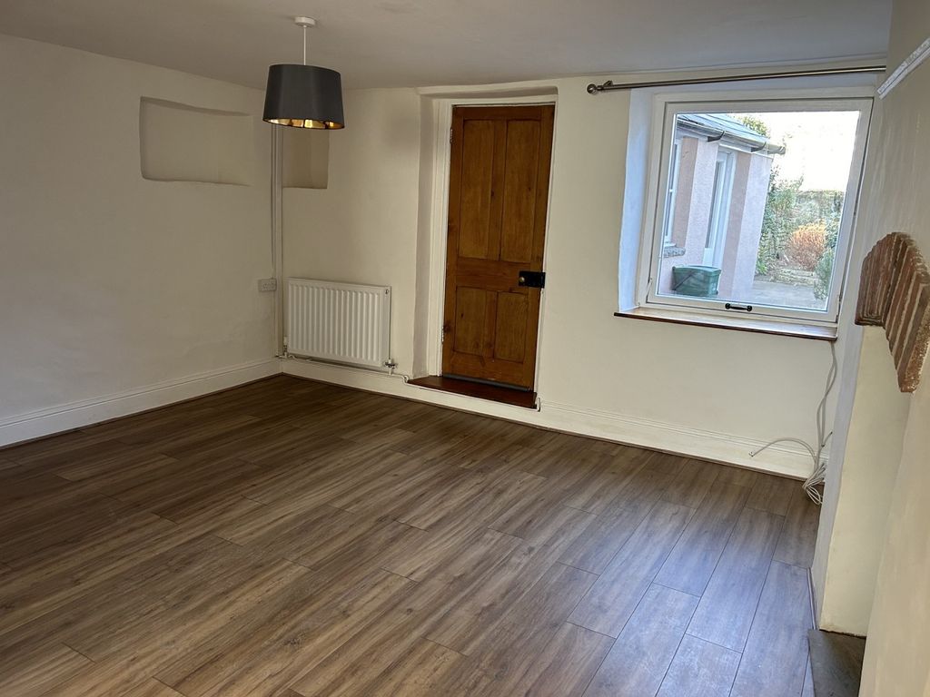 Property photo 3 of 12 Dining Area
