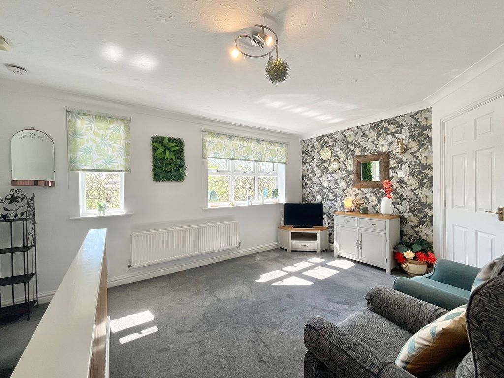 Property photo 2 of 8