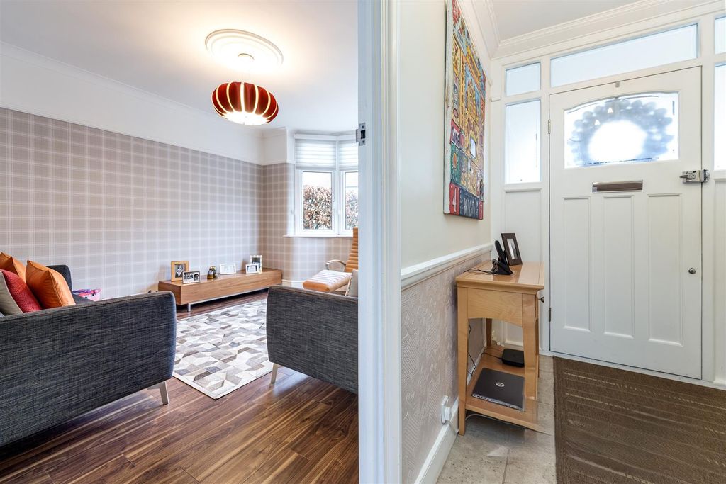 Property photo 2 of 42 21 Nightingale Avenue_0004.Jpg