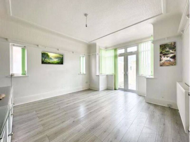 Property photo 3 of 10 Photo 3