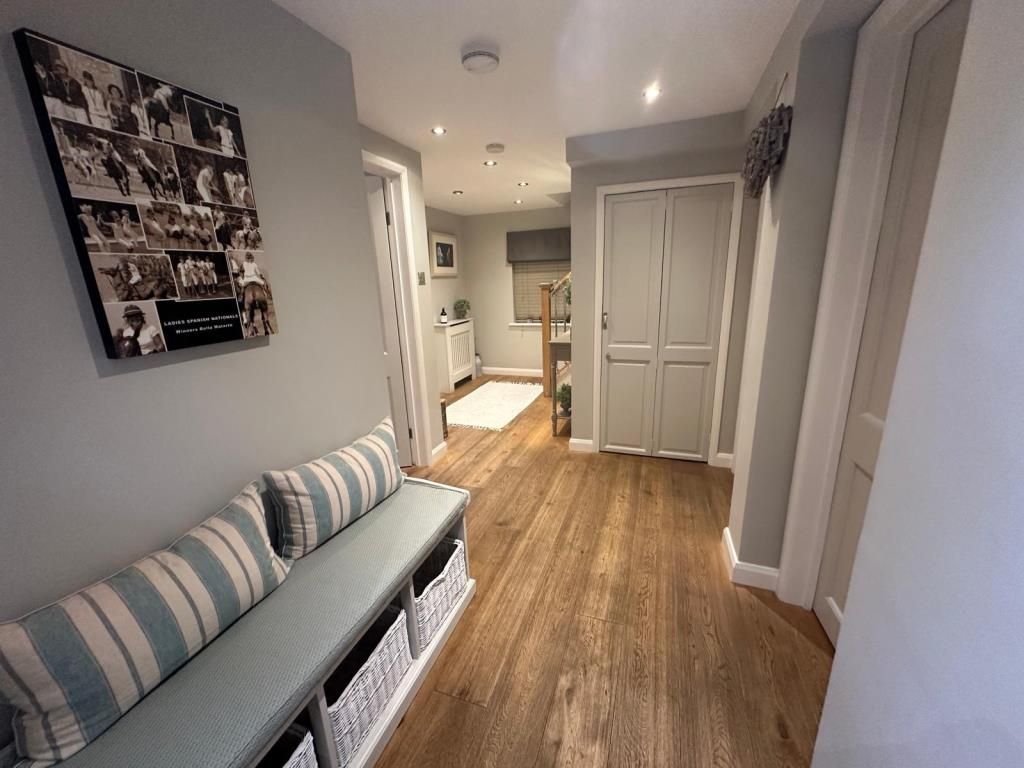 Property photo 2 of 24 Hallway