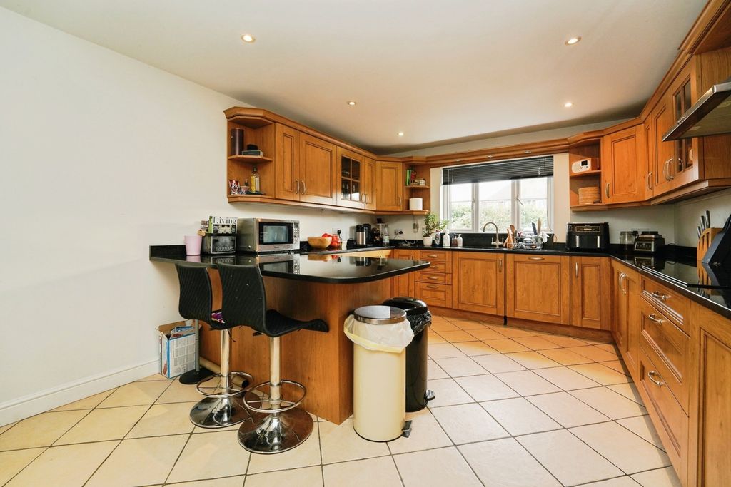 Property photo 2 of 20 Kitchen