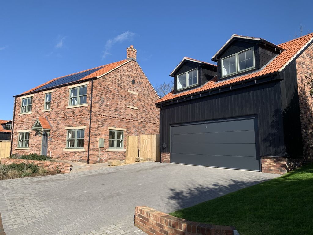 Property photo 2 of 20