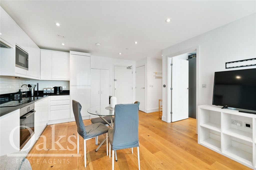 Property photo 3 of 8 Picture No. 12