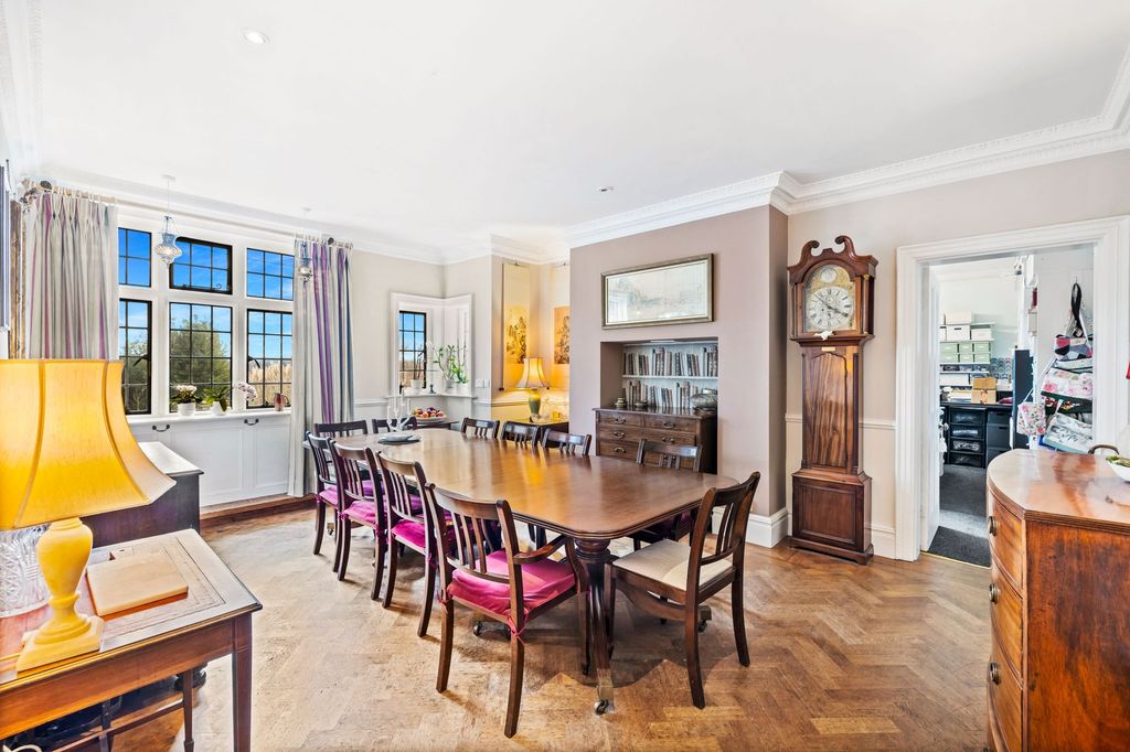 Additional image 7 of 5 bed property for saleShip Street, East Grinstead RH19