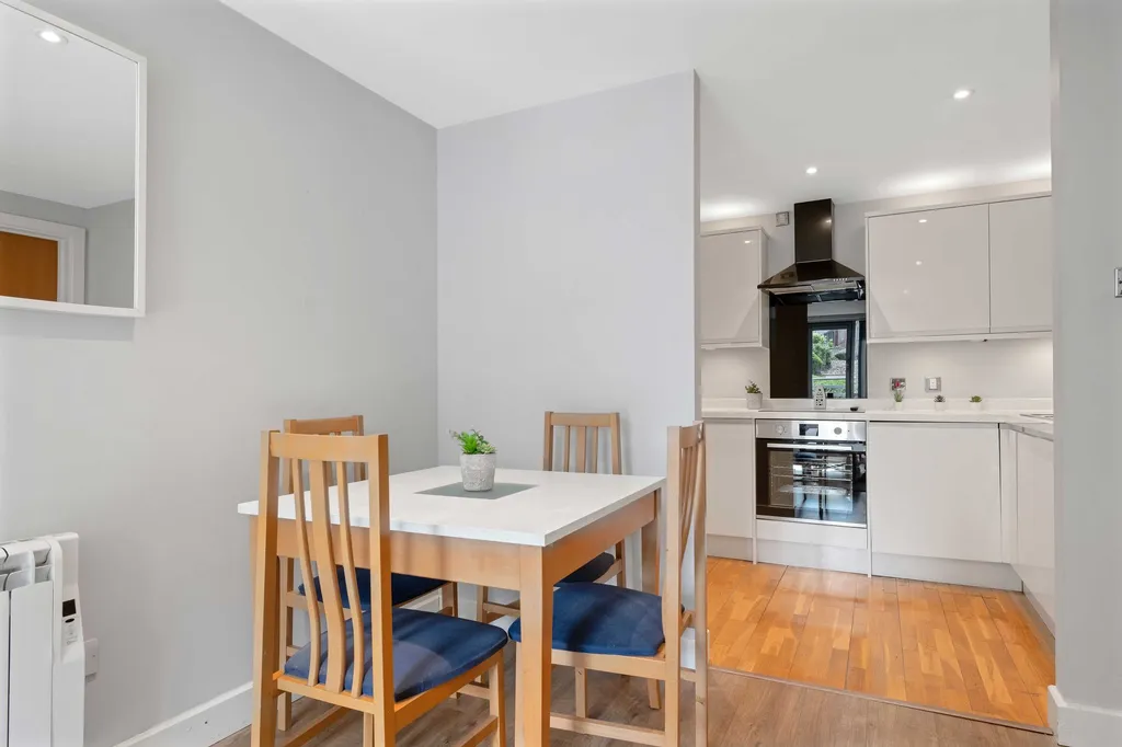Apartment in Nottingham, The Park - View 6