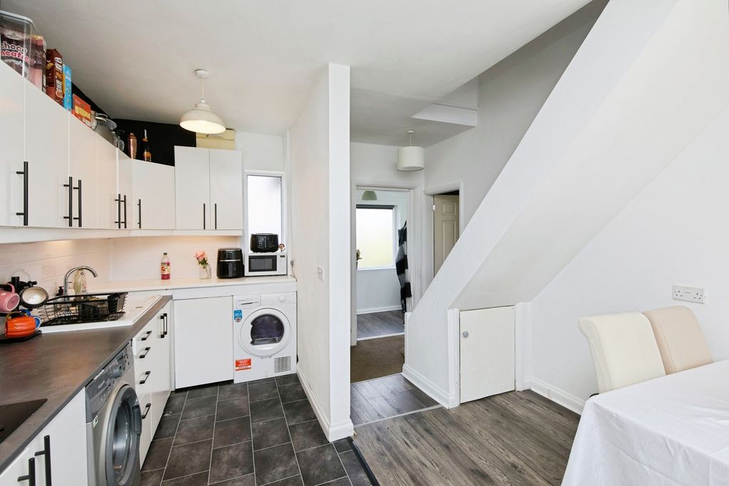Property photo 3 of 15 Dining/ Kitchen