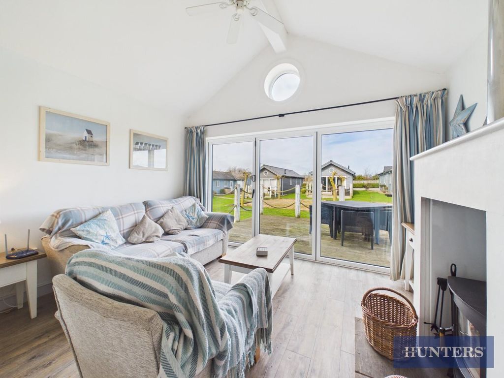 Property photo 3 of 13 Living Space