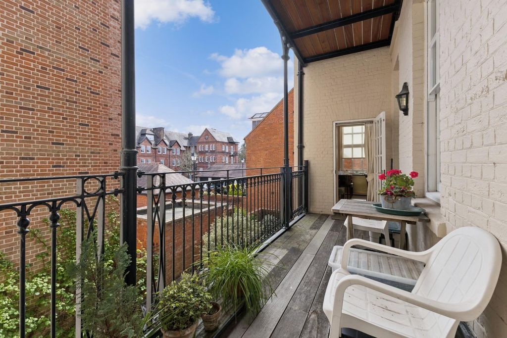 Property photo 2 of 19 Balcony
