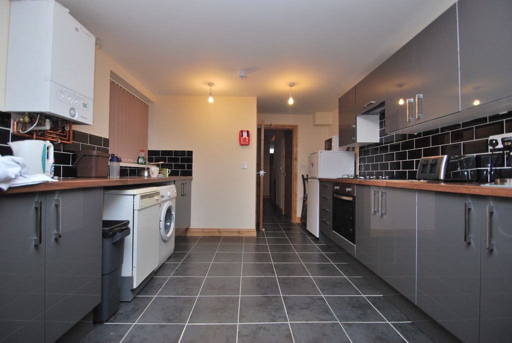 Property photo 1 of 11 Photo 9