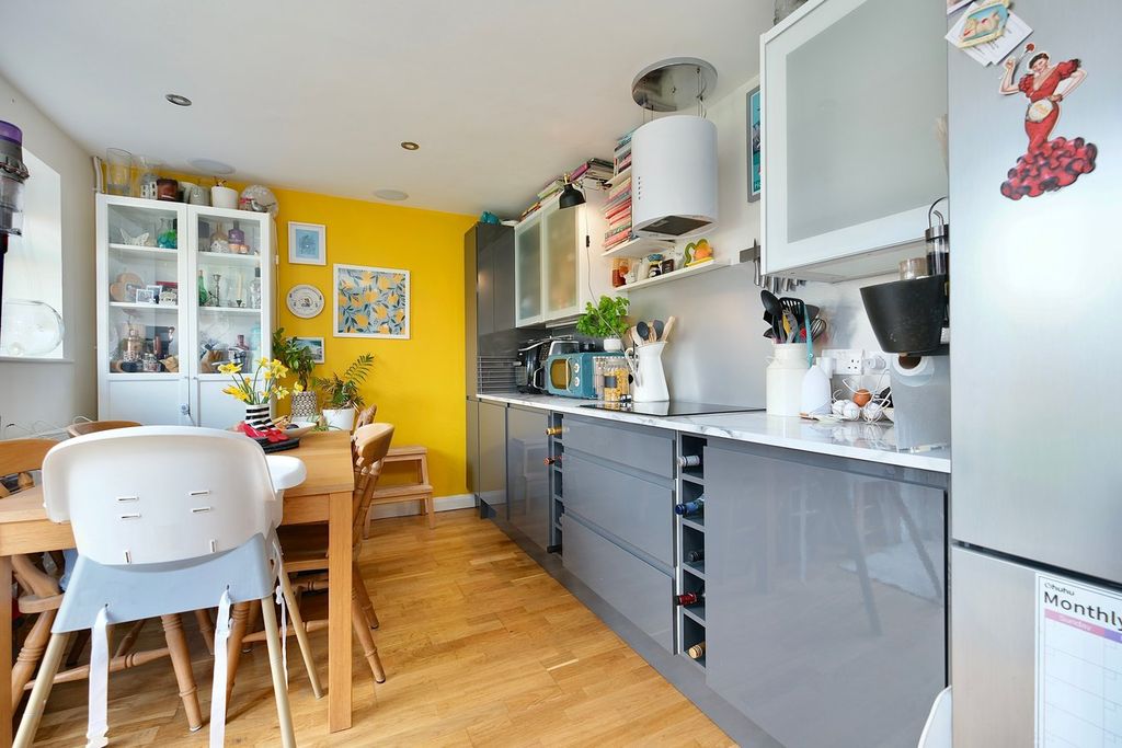 Property photo 3 of 11