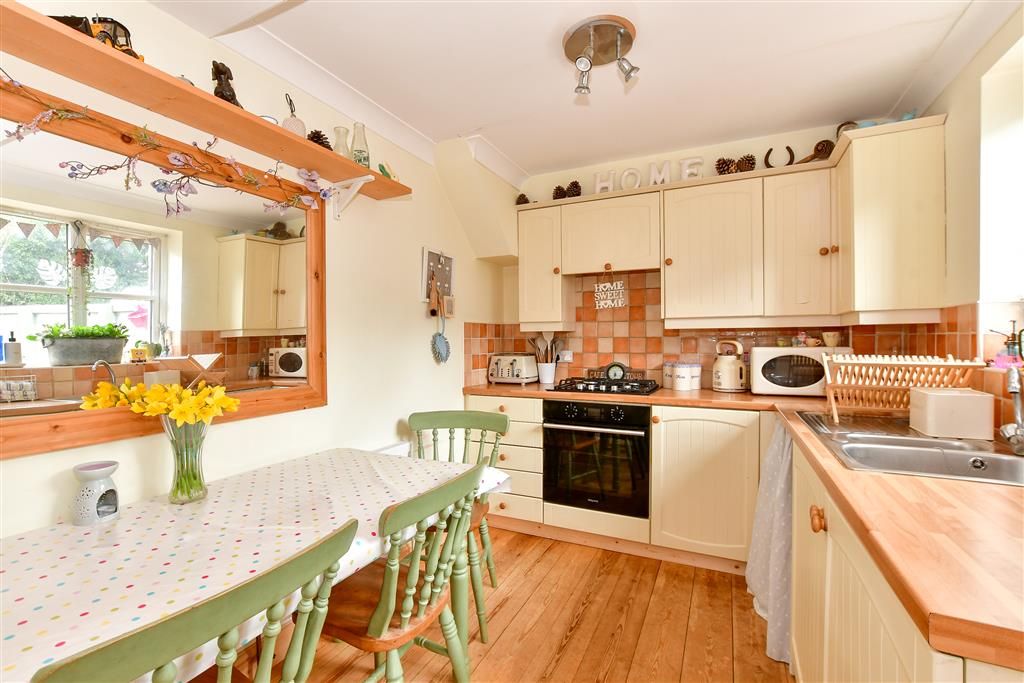 Property photo 3 of 12 Kitchen
