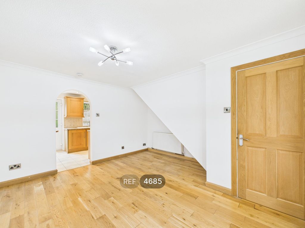 Property photo 3 of 10 Living Room