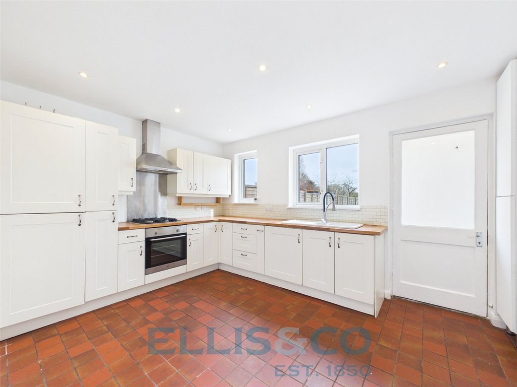 Property photo 2 of 11 Picture No. 19