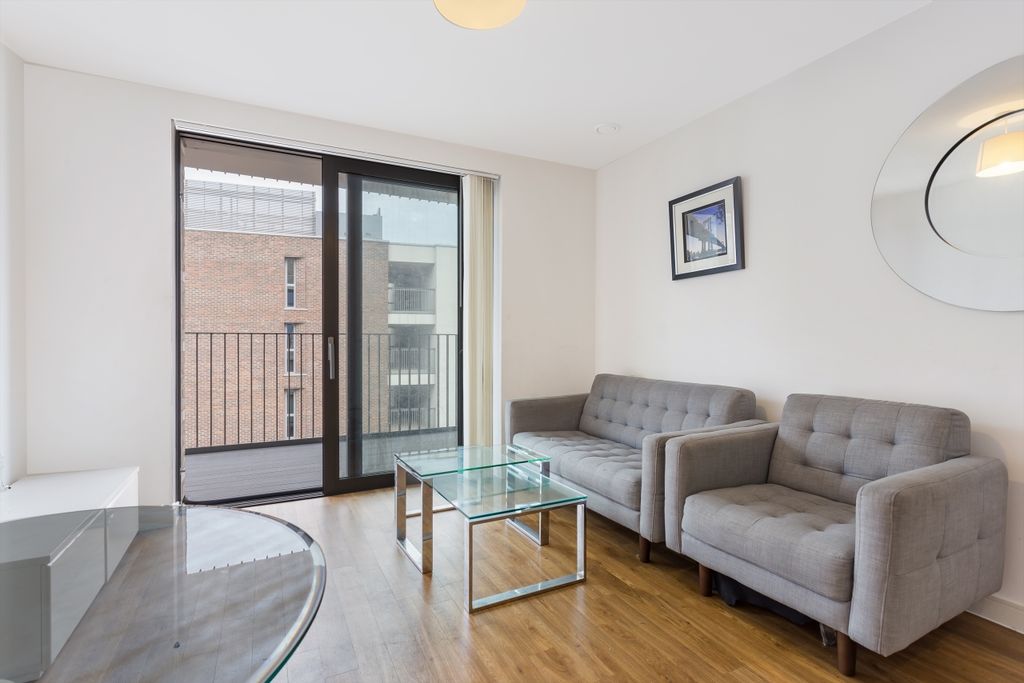 Property photo 3 of 7 Lounge