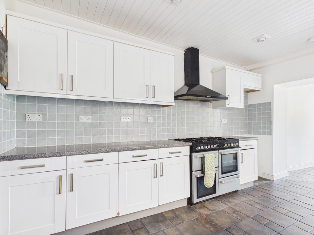 Property photo 2 of 17 Kitchen