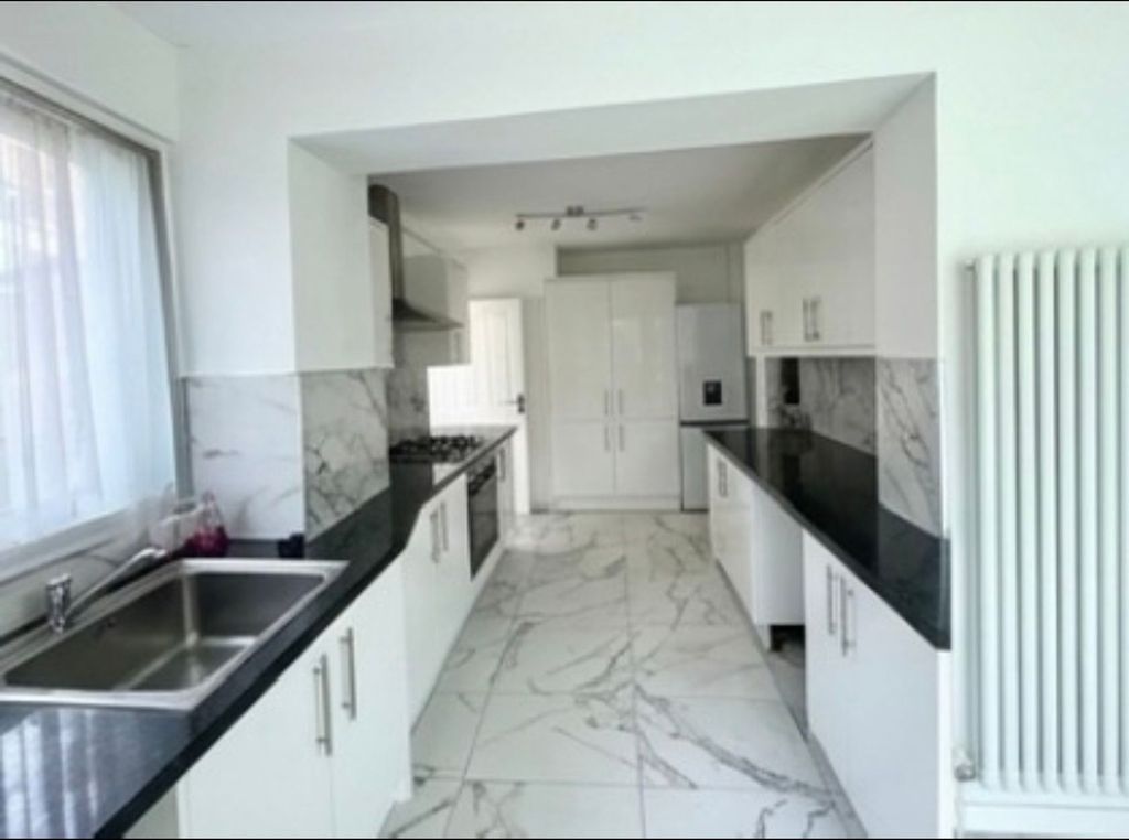 Property photo 1 of 2