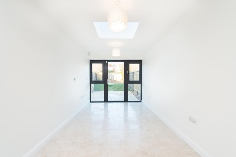 Property photo 3 of 11 Dining Area