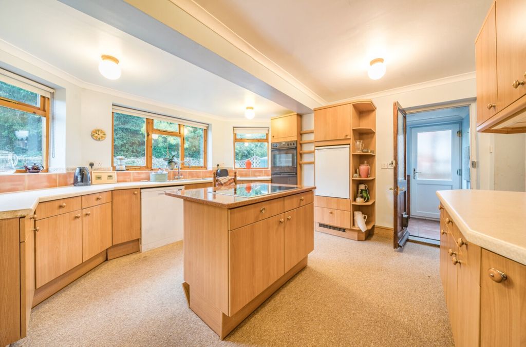 Property photo 3 of 39 1370886-16-68F2Bedea9d5A