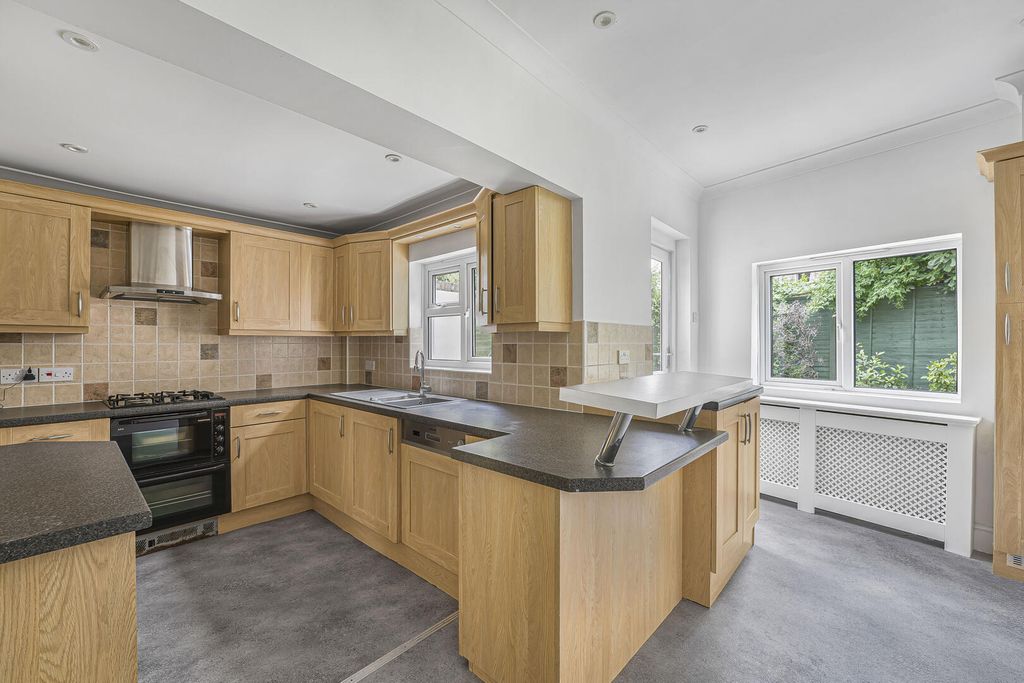 Property photo 2 of 12 Kitchen