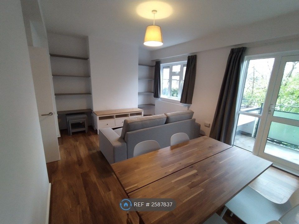 Property photo 1 of 14 Lounge