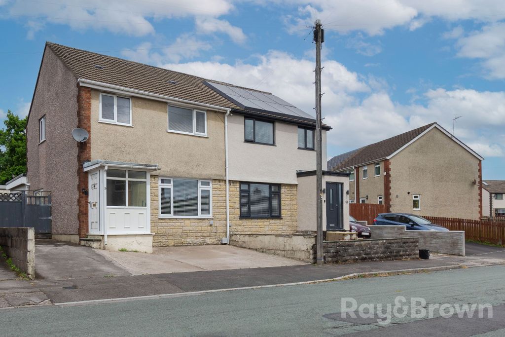 Property photo 1 of 42