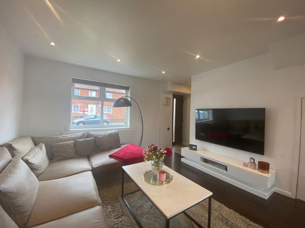 Property photo 2 of 13 5114543