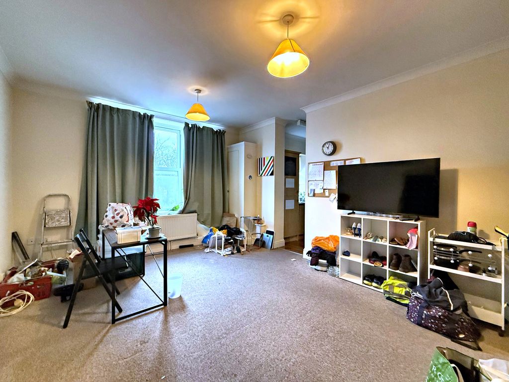 Property photo 1 of 5 Living Room