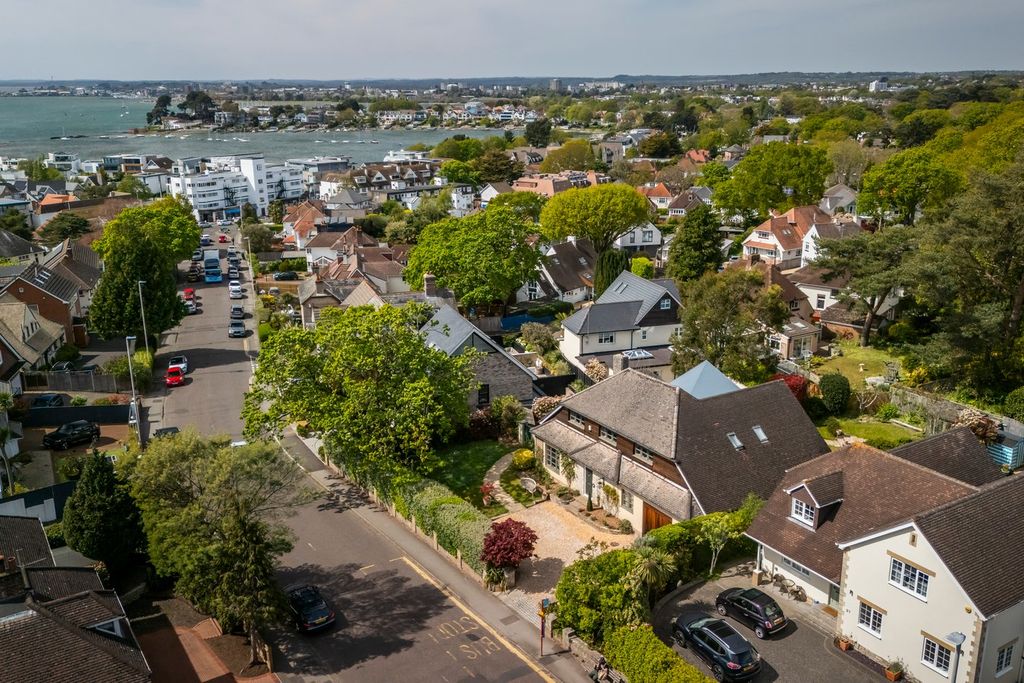 Property photo 2 of 26