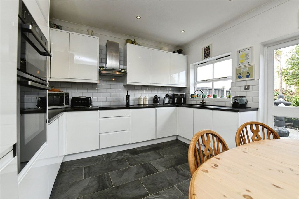 Property photo 3 of 12 Picture No. 06