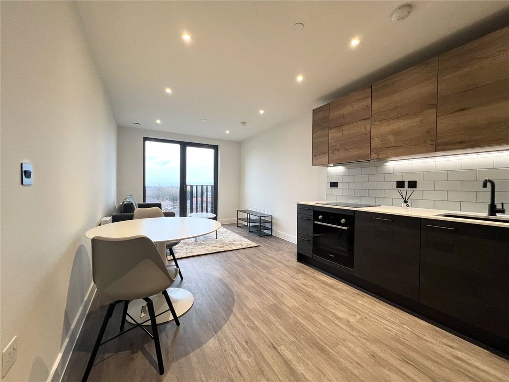 Property photo 3 of 8 Picture 3